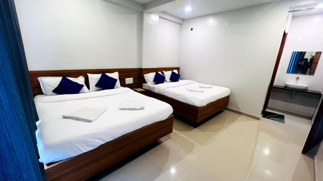 Hotel Sai Smruti Ширди Екстериор снимка
